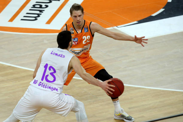 更多战术执 更多战术执