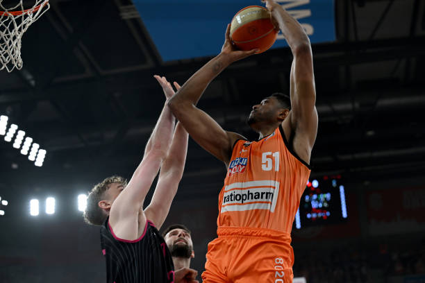 年季后赛中 年季后赛中