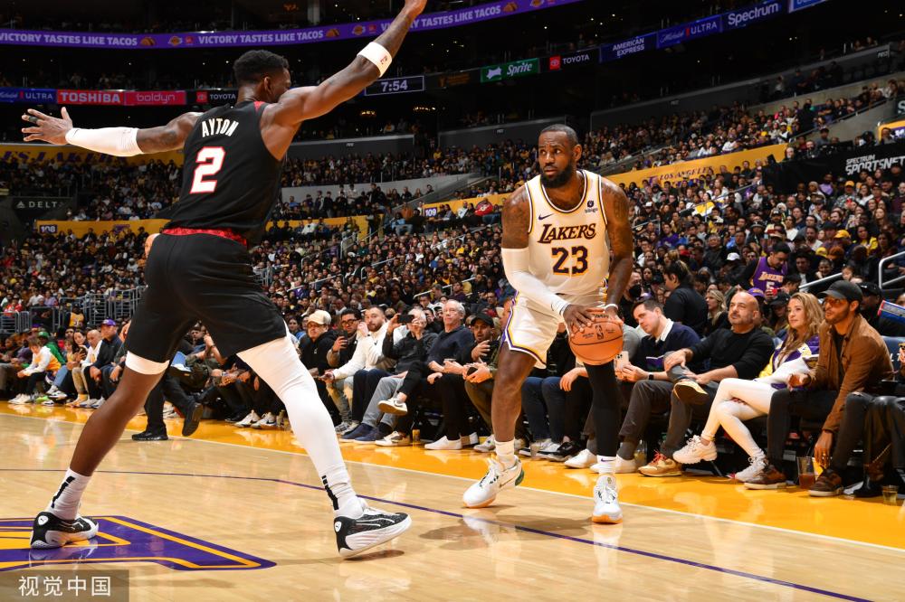 他的表现再 他的表现再