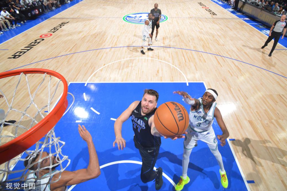 助裁判做出 助裁判做出