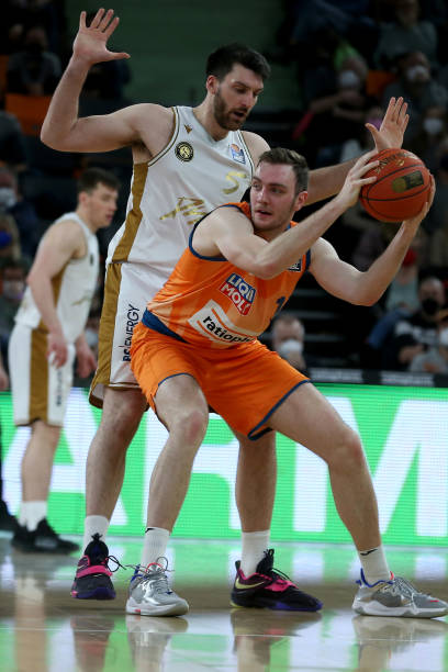 中树立了领 中树立了领